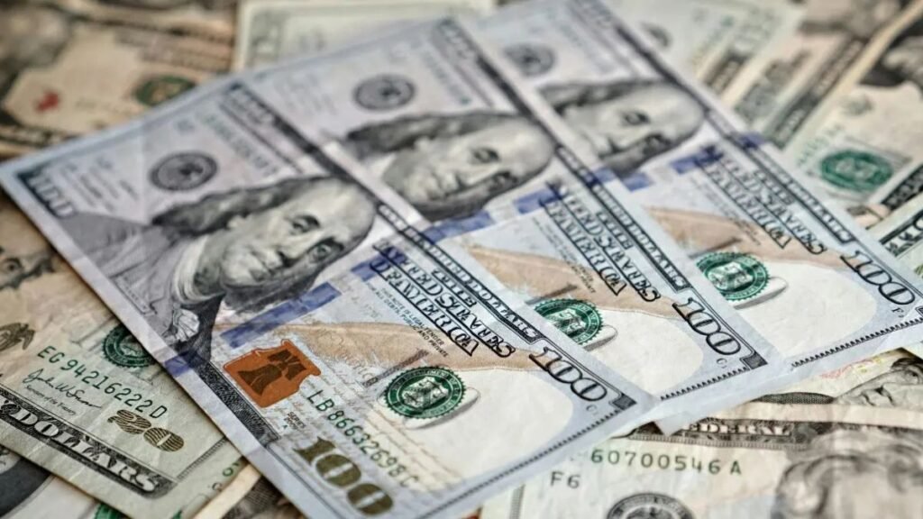 El Dólar Abre a la Baja con el Brent Hundido y el Cobre en US$5,54: La Señal Externa que Alivió al Peso Chileno